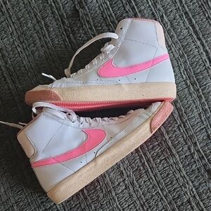 Nike Women's Sneakers - White and Pink